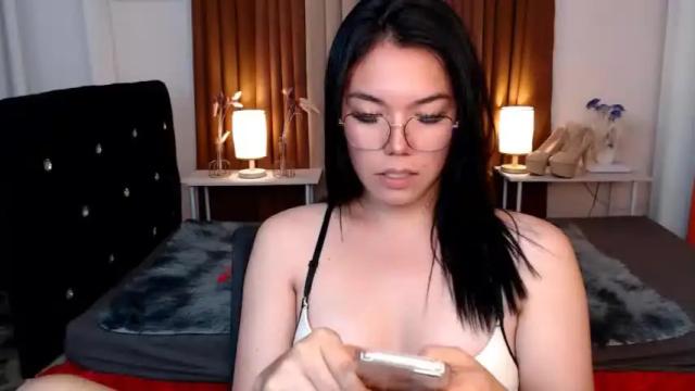 Image 7 of ellahollywood1818 Stream on Chaturbate on 13 months ago