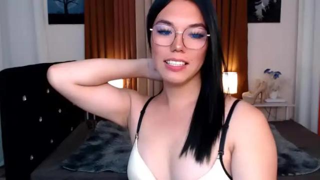 Image 3 of ellahollywood1818 Stream on Chaturbate on 13 months ago