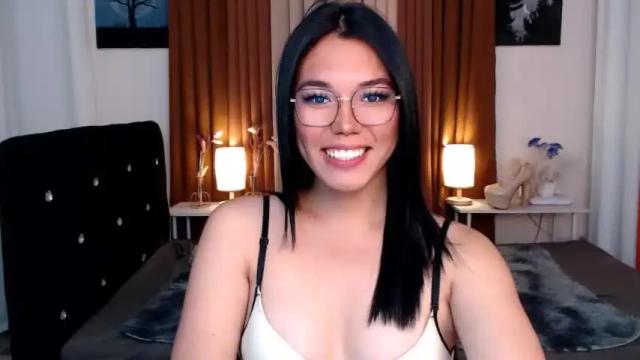 Image 4 of ellahollywood1818 Stream on Chaturbate on 13 months ago