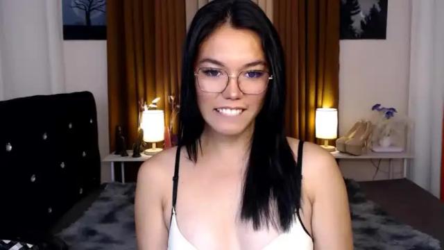 Image 6 of ellahollywood1818 Stream on Chaturbate on 12 months ago