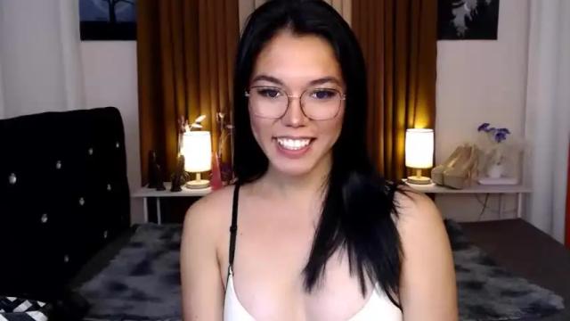 Image 8 of ellahollywood1818 Stream on Chaturbate on 12 months ago