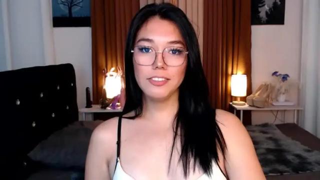 Image 8 of ellahollywood1818 Stream on Chaturbate on 12 months ago