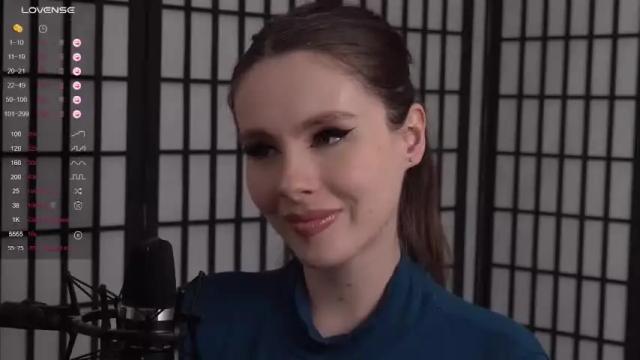 Image 12 of ellakind Stream on Chaturbate on 15 months ago