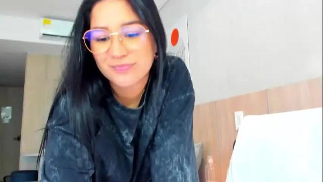 Image 8 of ellakravitz_ Stream on Chaturbate on 2 months ago