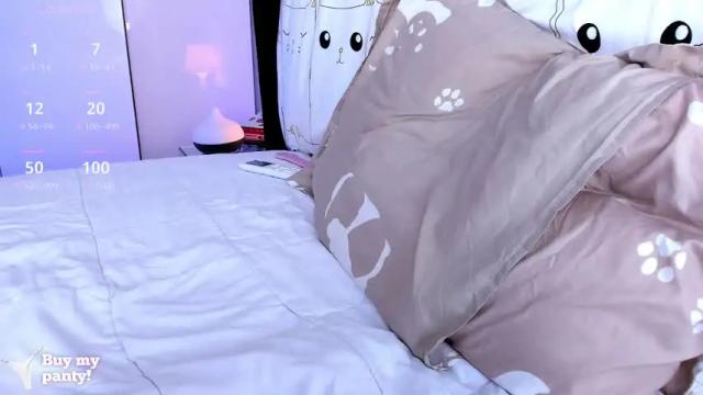 Image 12 of ellamilano Stream on Chaturbate on 2 months ago