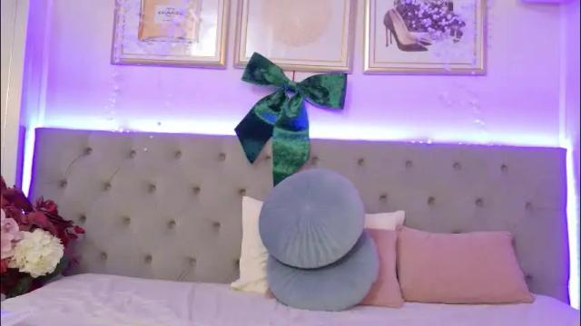 Image 12 of ellamilf Stream on Chaturbate on 1 month ago