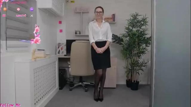 Image 10 of ellamilf Stream on Chaturbate on 2 days ago