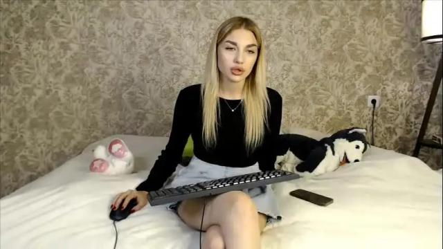 Image 2 of ellamilla Stream on Chaturbate on 17 days ago
