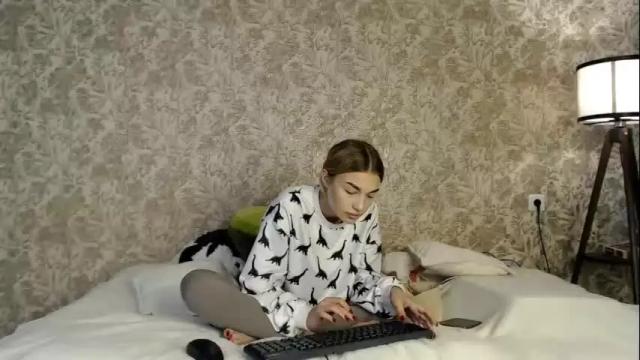 Image 3 of ellamilla Stream on Chaturbate on 3 days ago