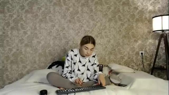 Image 6 of ellamilla Stream on Chaturbate on 3 days ago