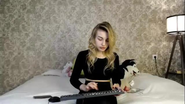 Image 2 of ellamilla Stream on Chaturbate on 1 month ago
