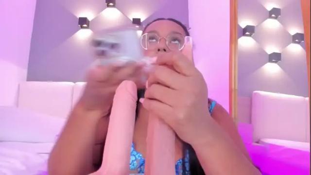 Image 4 of ellamontoya Stream on Chaturbate on 1 month ago