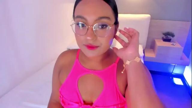 Image 4 of ellamontoya Stream on Chaturbate on 1 month ago