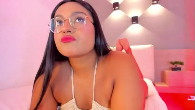 Image 10 of ellamontoya Stream on Chaturbate on 20 days ago