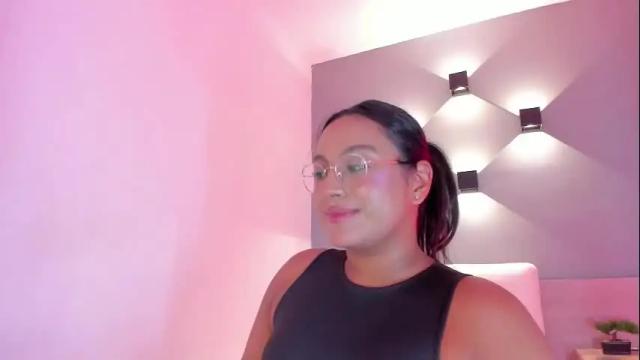 Image 10 of ellamontoya Stream on Chaturbate on 18 days ago