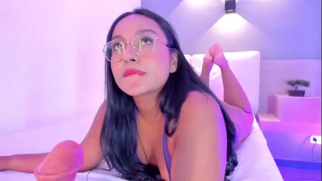 Image 4 of ellamontoya Stream on Chaturbate on 14 days ago