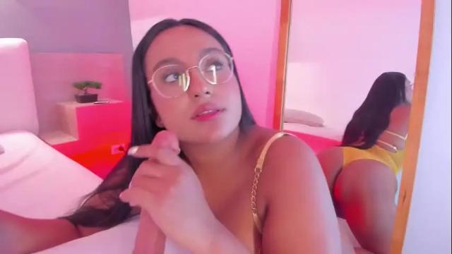 Image 3 of ellamontoya Stream on Chaturbate on 10 days ago