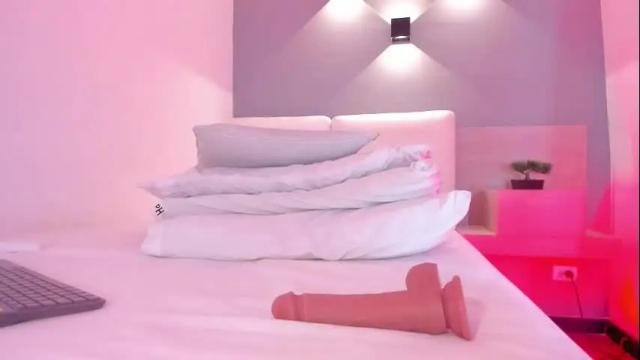 Image 4 of ellamontoya Stream on Chaturbate on 6 days ago