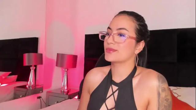 Image 4 of ellaochoa Stream on Chaturbate on 8 days ago
