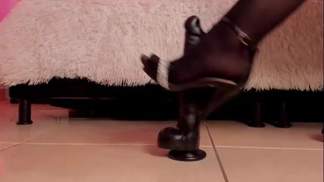 Image 3 of ellaochoa Stream on Chaturbate on 1 month ago
