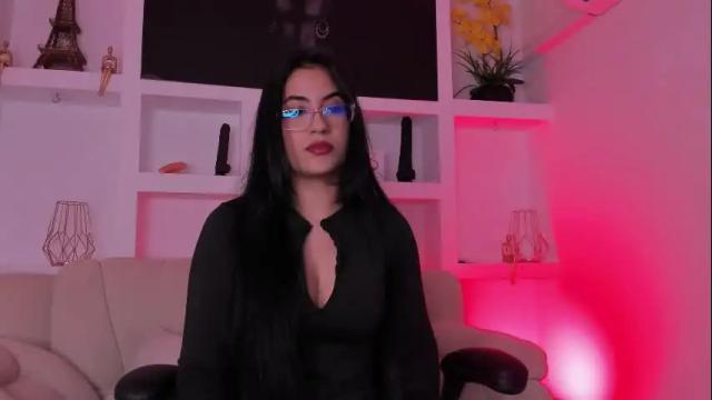 Image 2 of ellaochoa Stream on Chaturbate on 16 days ago