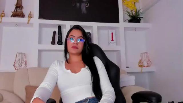 Image 4 of ellaochoa Stream on Chaturbate on 7 days ago