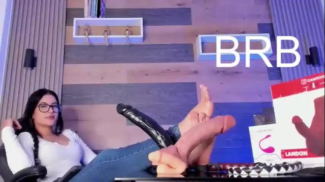 Image 3 of ellaochoa Stream on Chaturbate on 1 month ago