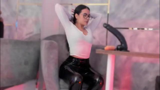 Image 3 of ellaochoa Stream on Chaturbate on 1 month ago