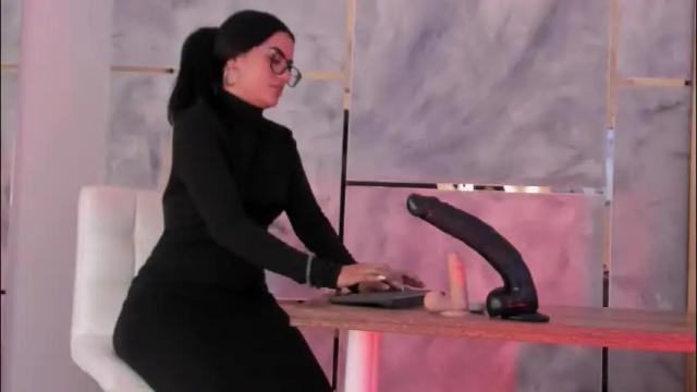 Image 3 of ellaochoa Stream on Chaturbate on 19 days ago