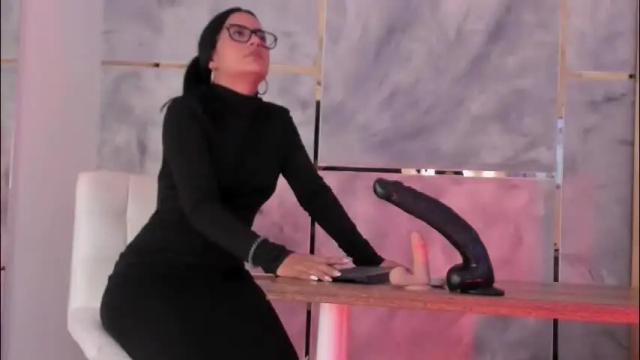 Image 4 of ellaochoa Stream on Chaturbate on 19 days ago