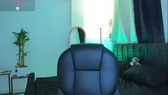 Image 4 of ellarosee_ Stream on Chaturbate on 1 month ago