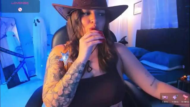 Image 11 of ellarosee_ Stream on Chaturbate on 3 days ago