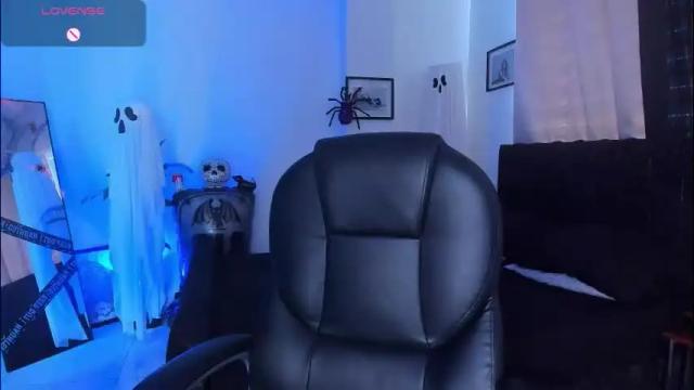 Image 10 of ellarosee_ Stream on Chaturbate on 2 months ago