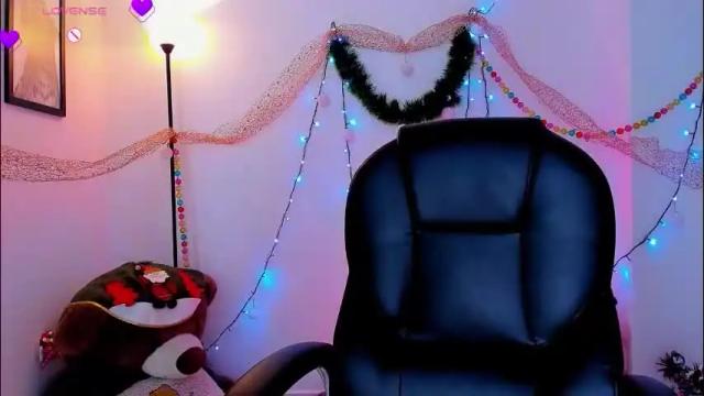 Image 12 of ellarosee_ Stream on Chaturbate on 26 days ago