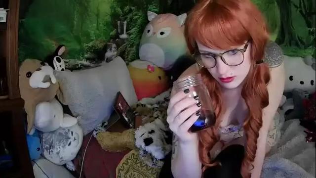 Image 12 of ellawhite_art Stream on Chaturbate on 18 months ago