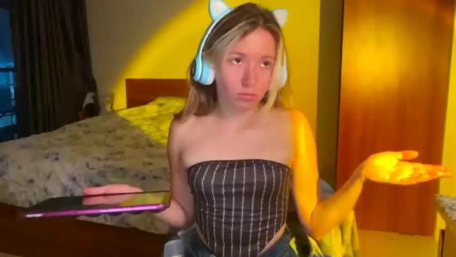 Image 12 of ellcrys Stream on Chaturbate on 14 months ago