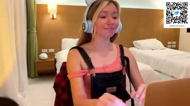 Image 7 of ellcrys Stream on Chaturbate on 13 months ago