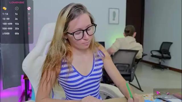 Image 2 of ellcrys Stream on Chaturbate on 2 months ago