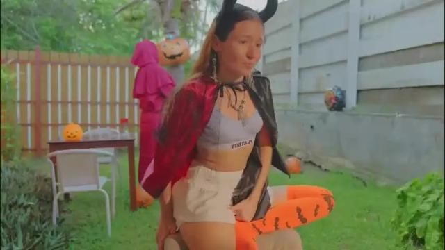 Image 3 of ellcrys Stream on Chaturbate on 1 month ago