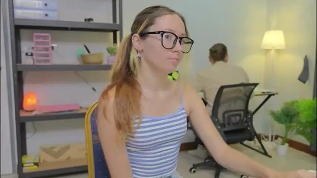 Image 4 of ellcrys Stream on Chaturbate on 1 month ago