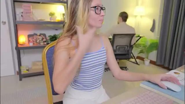 Image 3 of ellcrys Stream on Chaturbate on 1 day ago