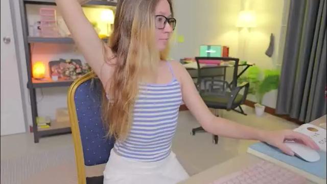 Image 8 of ellcrys Stream on Chaturbate on 1 day ago