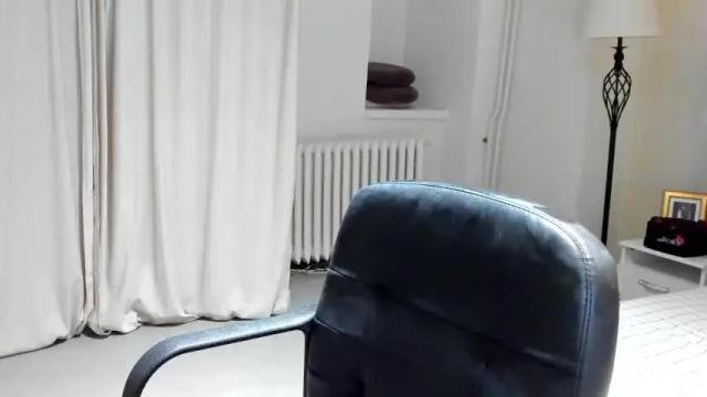 Image 2 of elle_dior Stream on Chaturbate on 19 months ago
