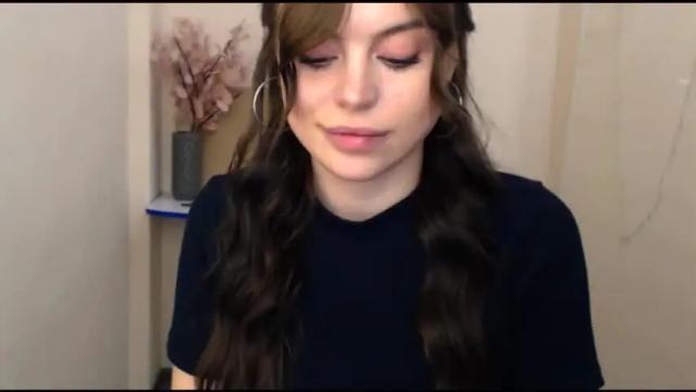 Image 12 of elle_fannning Stream on Chaturbate on 19 months ago