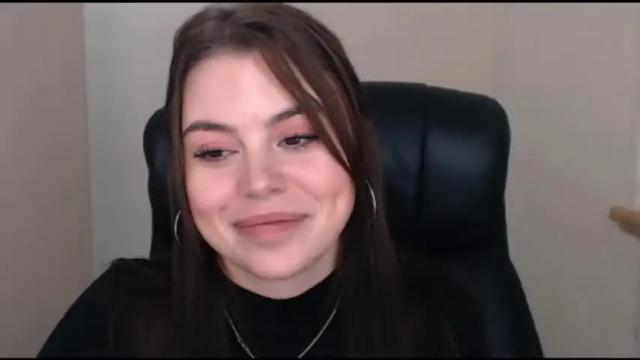 Image 2 of elle_fannning Stream on Chaturbate on 19 months ago