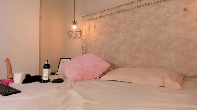 Image 7 of elle_gisellee_1 Stream on Chaturbate on 15 months ago