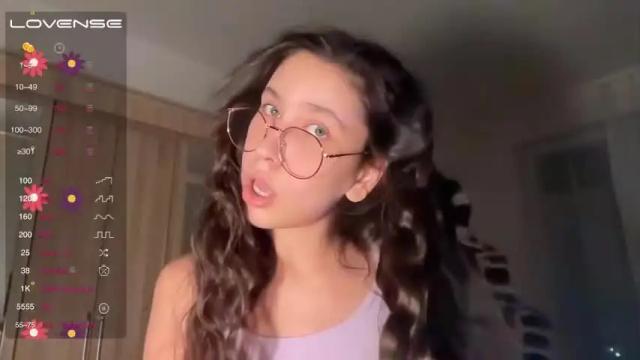 Image 4 of elli_rosse Stream on Chaturbate on 23 months ago