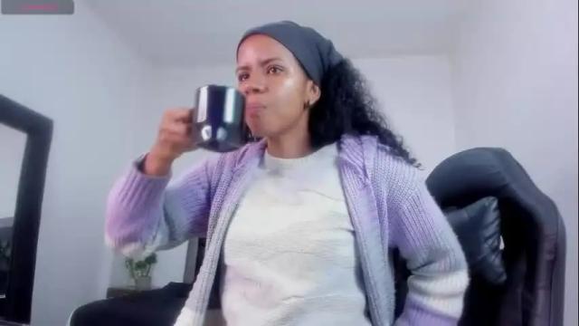 Image 2 of ellie_alves Stream on Chaturbate on 15 days ago