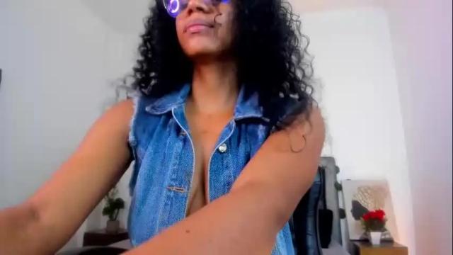 Image 7 of ellie_alves Stream on Chaturbate on 8 days ago