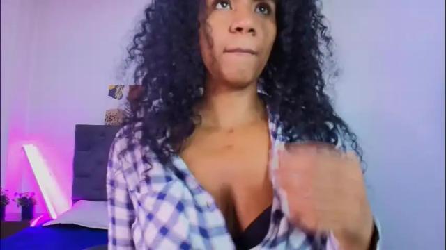 Image 2 of ellie_alves Stream on Chaturbate on 1 month ago